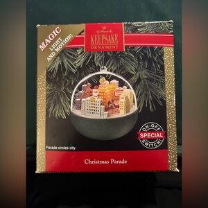 Hallmark Keepsake Magic Ornament with Cityscape